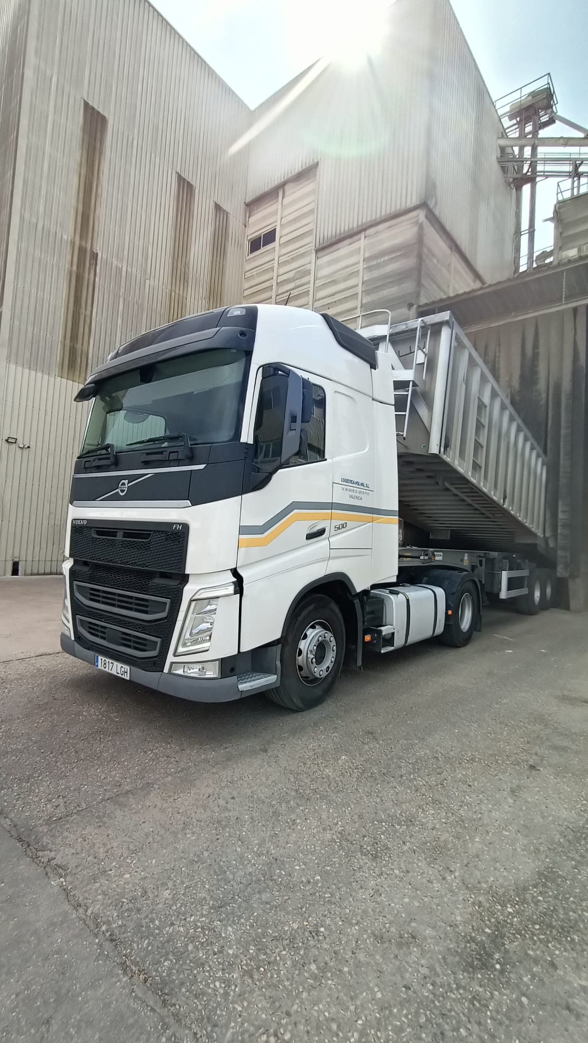 Flota de camiones tráiler de Logística Volval